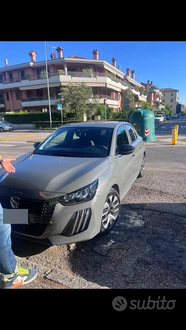 Peugeot 208 2024 photo 3