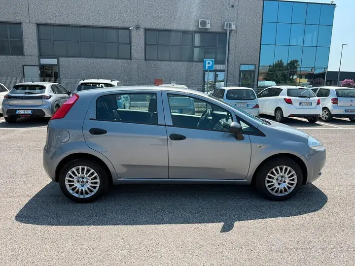Fiat Punto 2012 photo 2