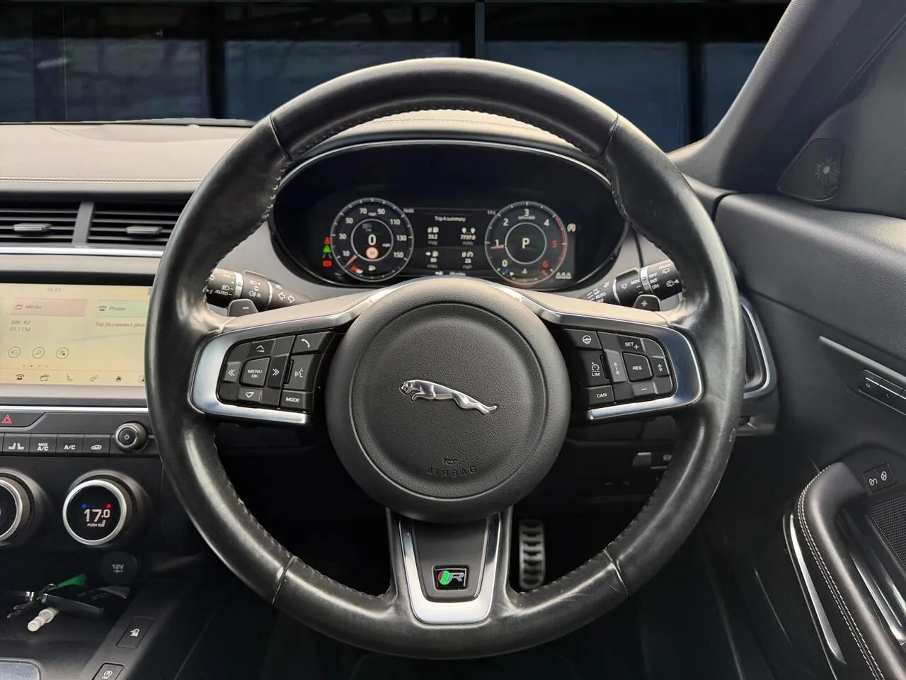 Jaguar E-Pace 2019 photo 4