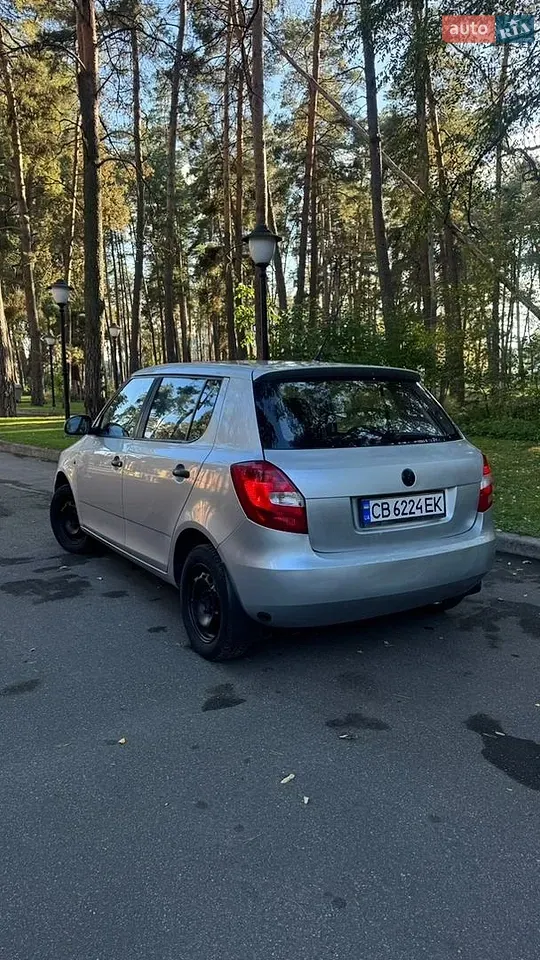 Skoda Fabia 2010 photo 3