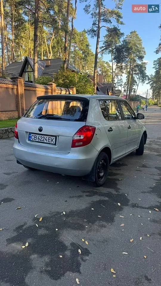 Skoda Fabia 2010 photo 2