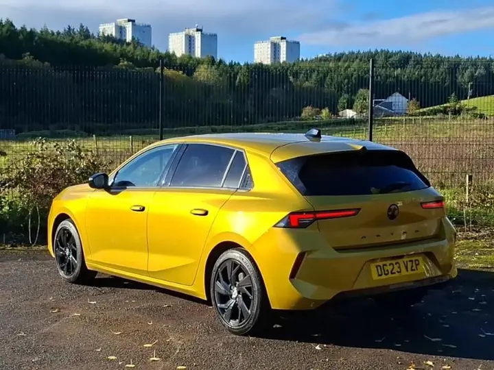 Vauxhall Astra 2023 photo 2