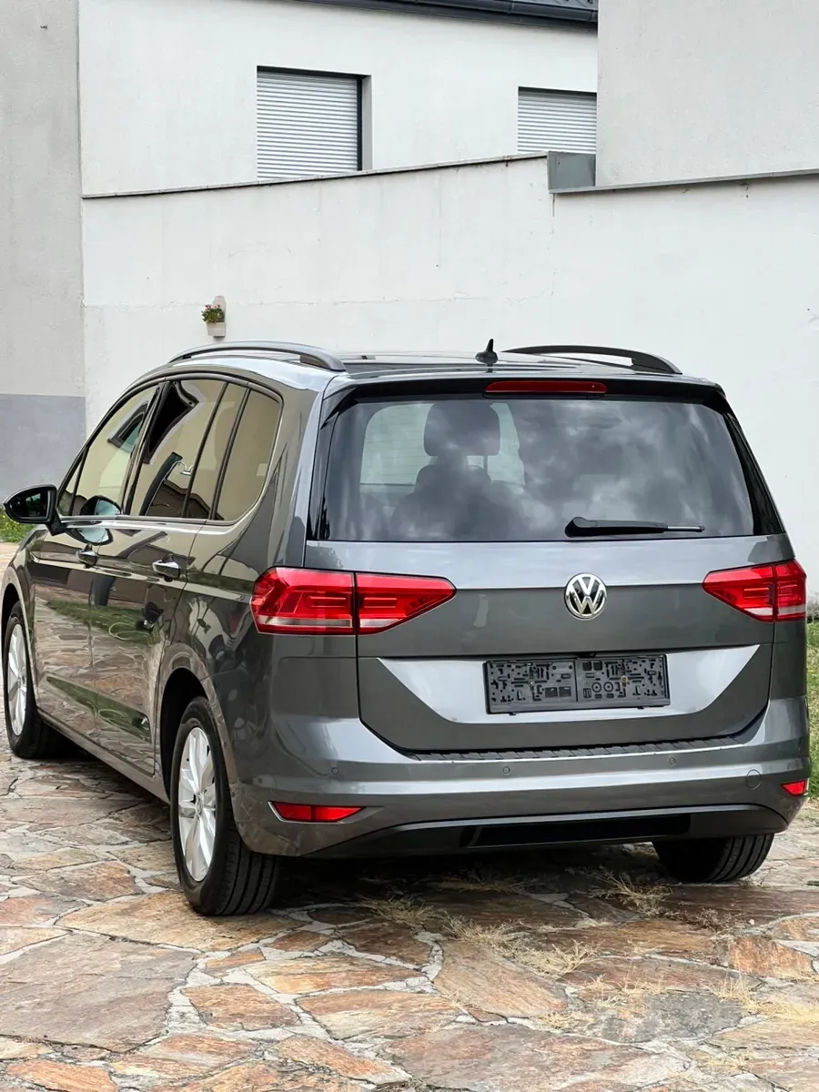 Volkswagen Touran 2016 photo 2