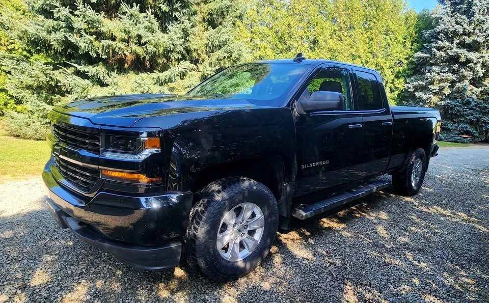 Chevrolet Silverado 1500 2018 photo 2