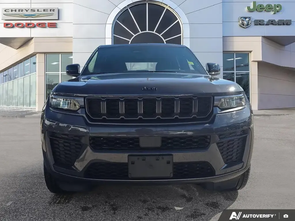 Jeep Grand Cherokee 2026 photo 3