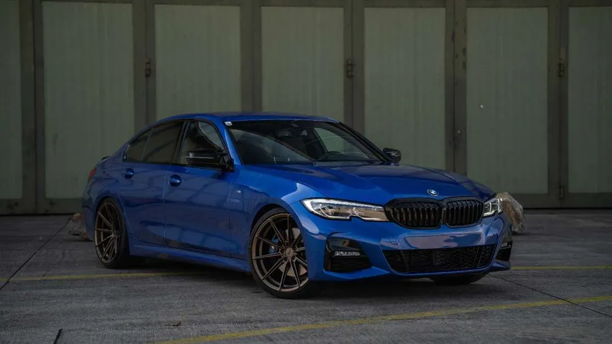 BMW 3 Series 2020 photo 3