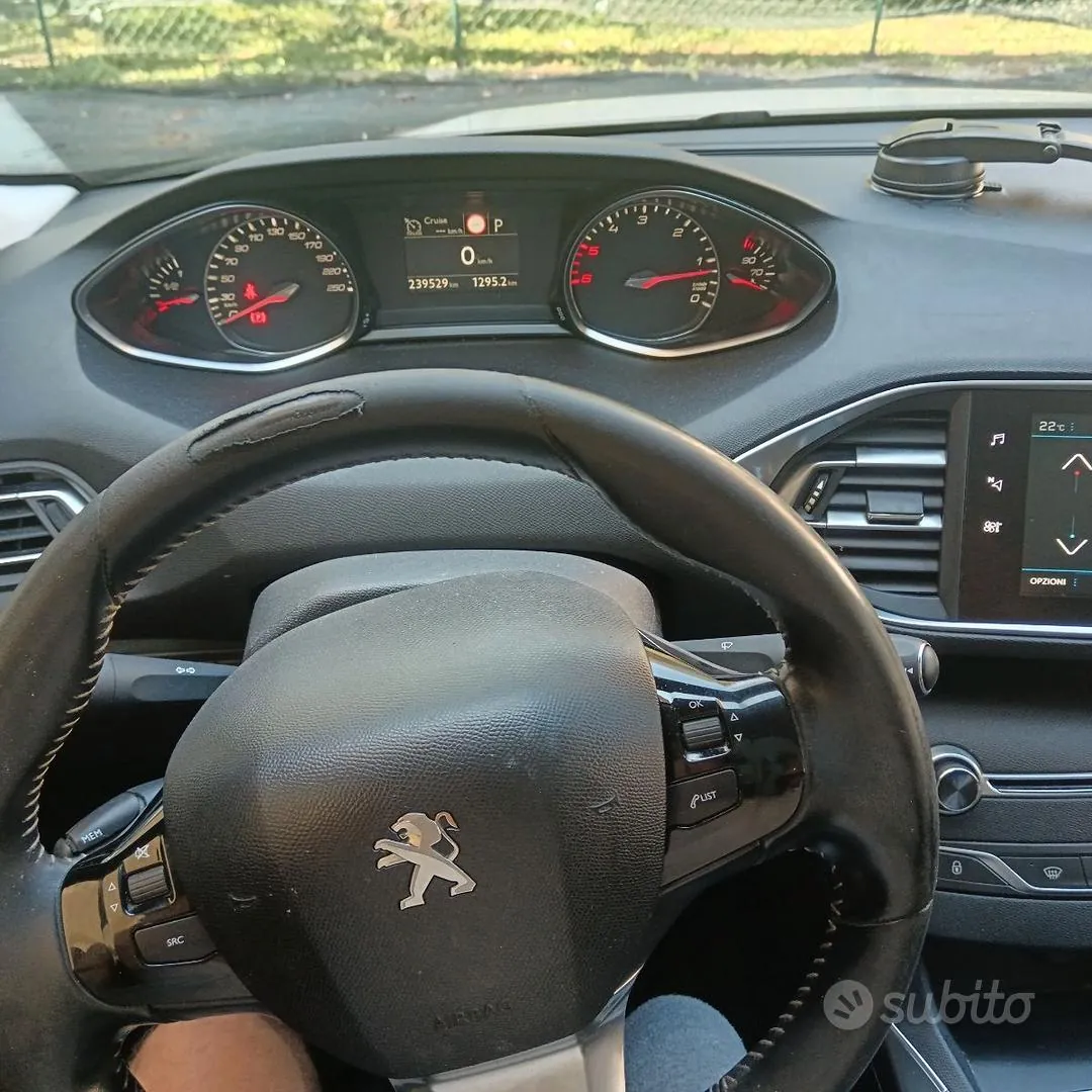 Peugeot 308 2018 photo 2