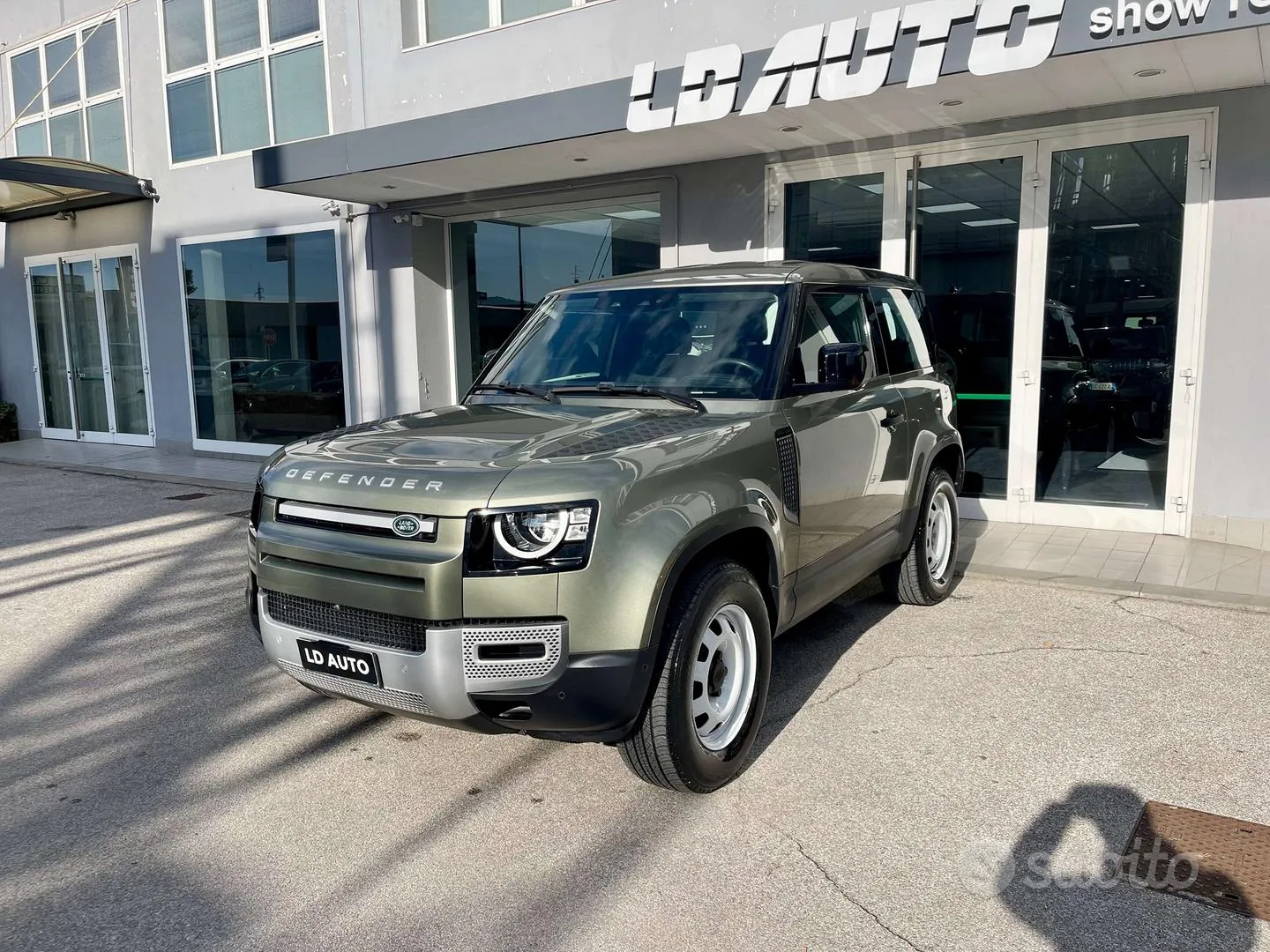 Land Rover Defender 2021 photo 3