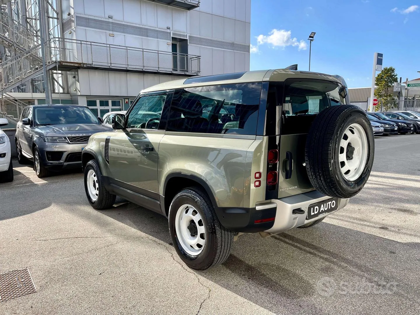 Land Rover Defender 2021 photo 4