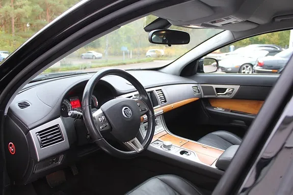Jaguar Xf 2011 photo 5
