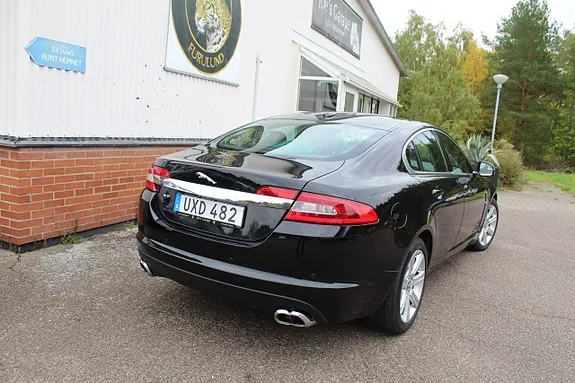 Jaguar Xf 2011 photo 3