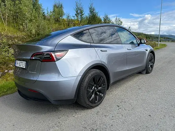 Tesla Model Y 2024 photo 3