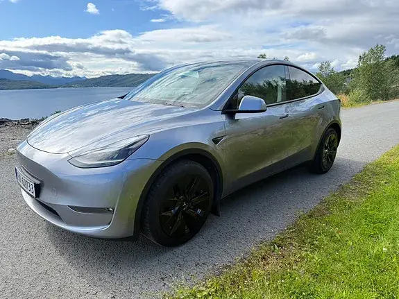 Tesla Model Y 2024 photo 4