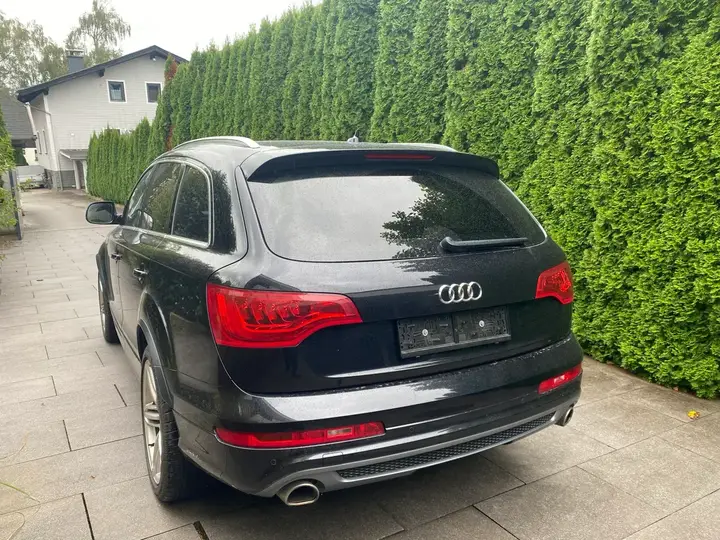 Audi Q7 2012 photo 2