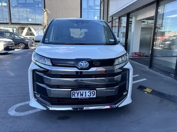 Toyota Noah 2025 photo 5
