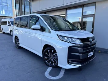 Toyota Noah 2025 photo 2