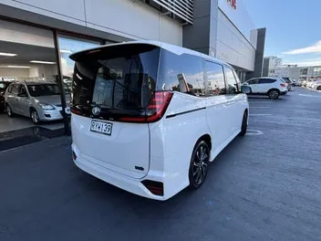 Toyota Noah 2025 photo 4