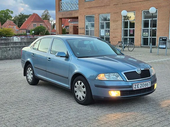 Skoda Octavia 2008 photo 2