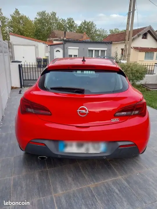 Opel Astra 2011 photo 2