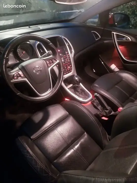 Opel Astra 2011 photo 3