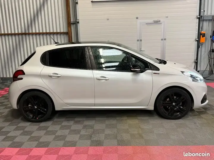 Peugeot 208 2019 photo 4