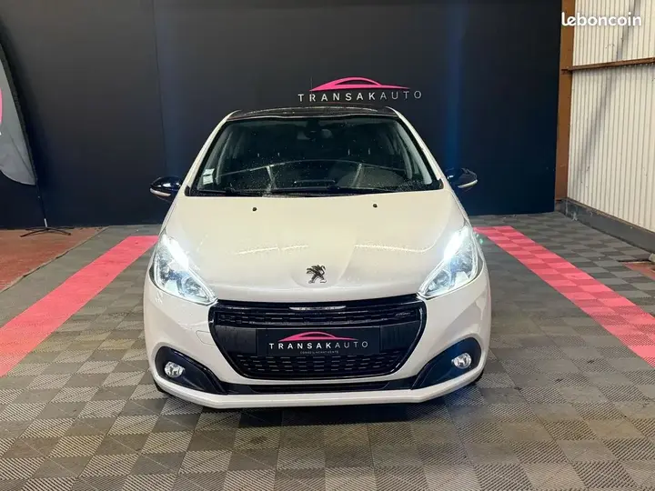 Peugeot 208 2019 photo 2