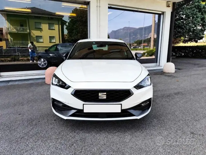 Seat Leon 2023 photo 2