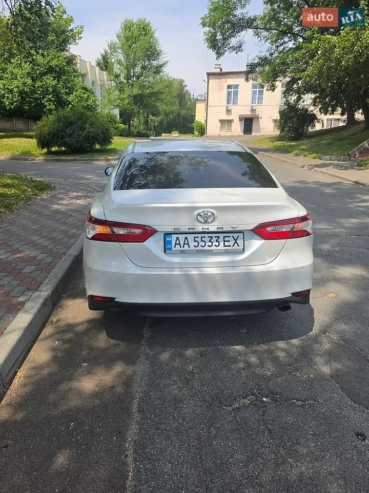Toyota Camry 2019 photo 2