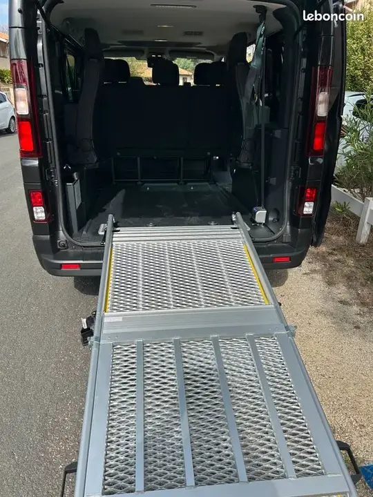 Renault Trafic 2024 photo 2