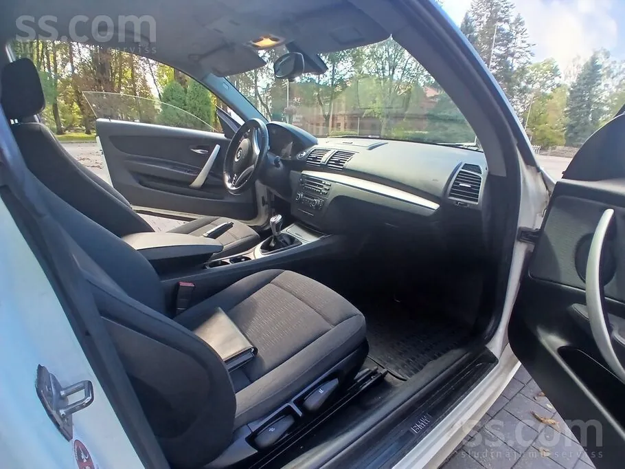 BMW 1 Series 2010 photo 5