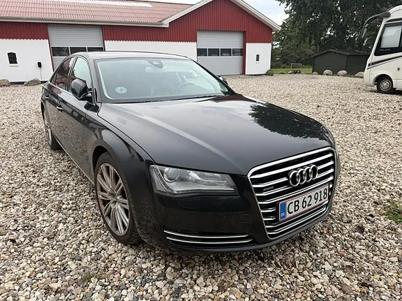 Audi A8 2010 photo 4