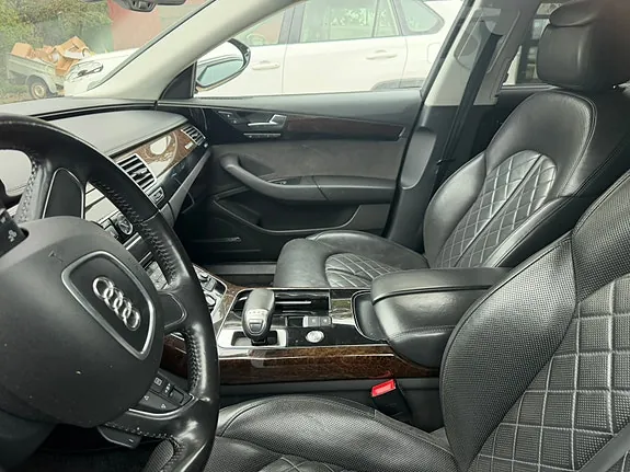 Audi A8 2010 photo 5