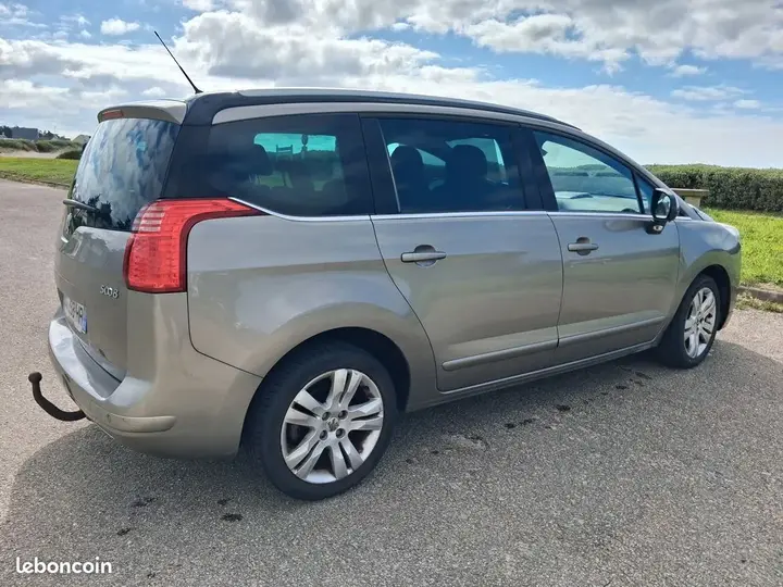 Peugeot 5008 2013 photo 2