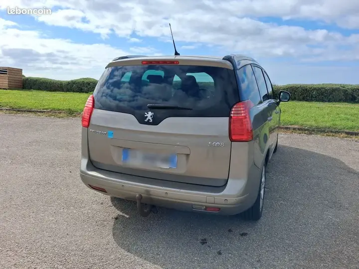 Peugeot 5008 2013 photo 3