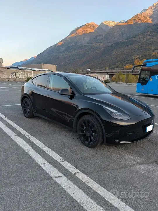 Tesla Model Y 2022 photo 2