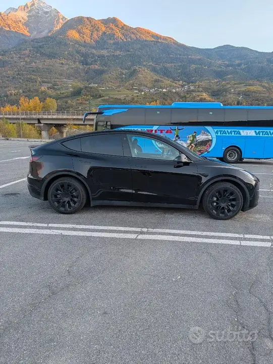 Tesla Model Y 2022 photo 3