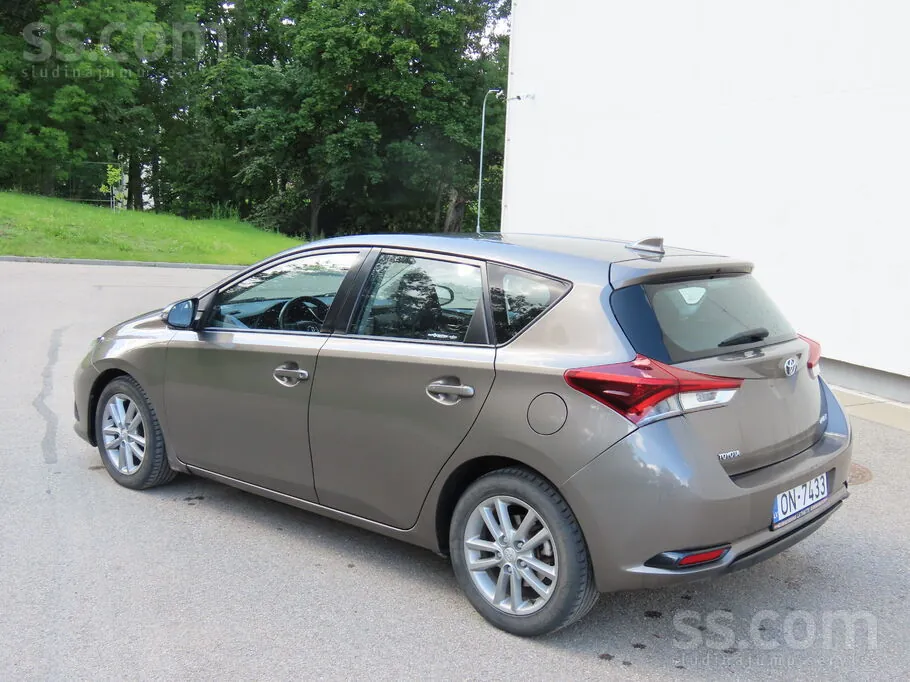 Toyota Auris 2016 photo 3
