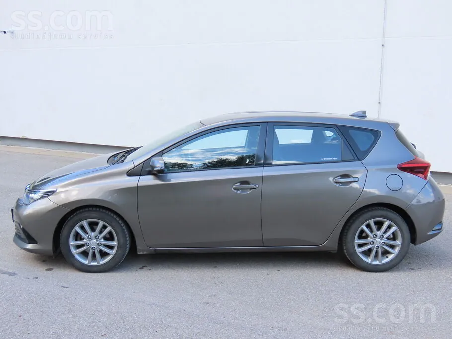 Toyota Auris 2016 photo 2