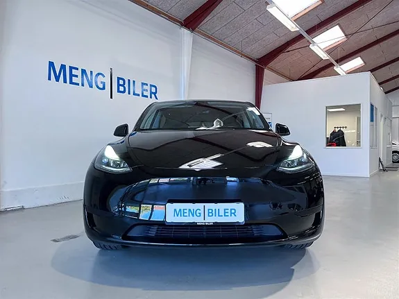 Tesla Model Y 2023 photo 2