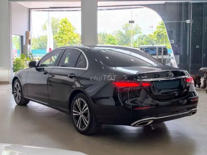 Mercedes-Benz E-Class 2022 photo 5
