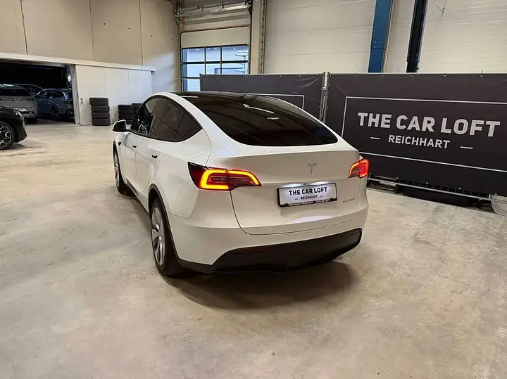 Tesla Model Y 2024 photo 3