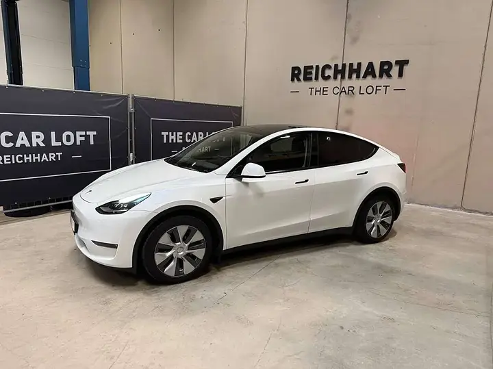 Tesla Model Y 2024 photo 2