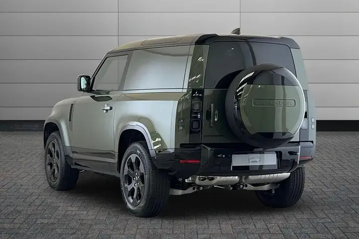 Land Rover Defender 90 photo 3