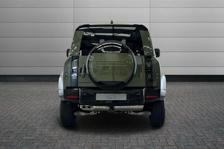 Land Rover Defender 90 photo 4