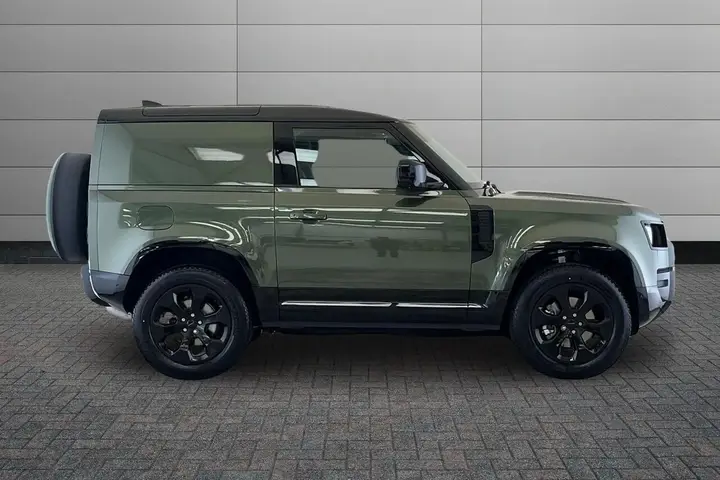 Land Rover Defender 90 photo 5