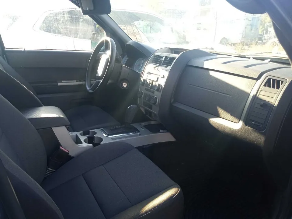 Ford Escape 2011 photo 3