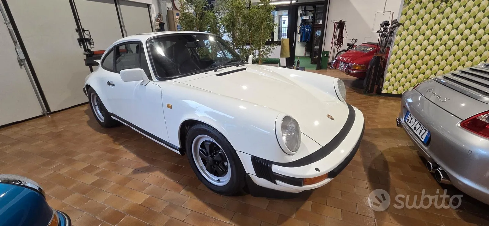 Porsche 911 1985 photo 2