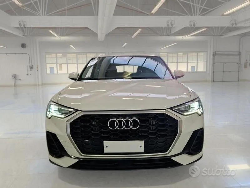 Audi Q3 2022 photo 2