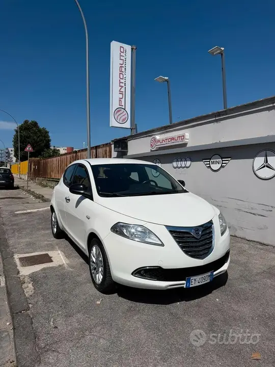 Lancia Ypsilon 2015 photo 2