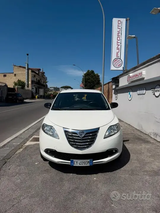 Lancia Ypsilon 2015 photo 3